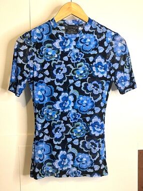 Johnny Was Women’s Size XS Blue Floral Semi Sheer Mesh Short-Sleeve Fitted Tee